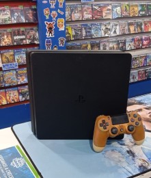 USADA Consola PS4 Slim 1 TB + Joystick Dorado PS4
