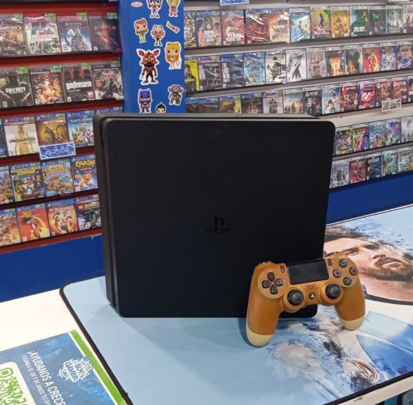 USADA Consola PS4 Slim 1 TB + Joystick Dorado PS4