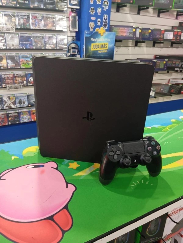 USADA Consola PS4 Slim 1 TB SSD + Joystick PS4